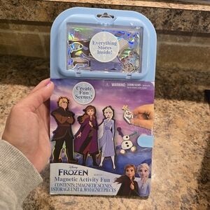 Disney Frozen Tara Toy 2 Magnetic Scenes New